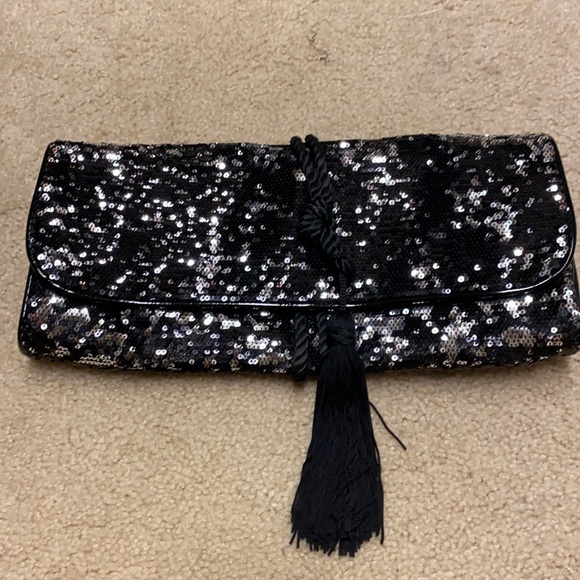 EUC White house black market silver and black sequined Evening clutch